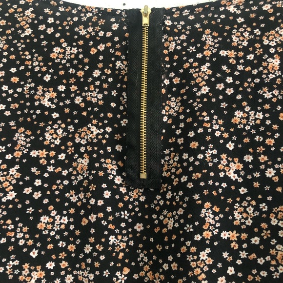 Medium, long sleeved, multi-colored floral blouse - Picture 3 of 3